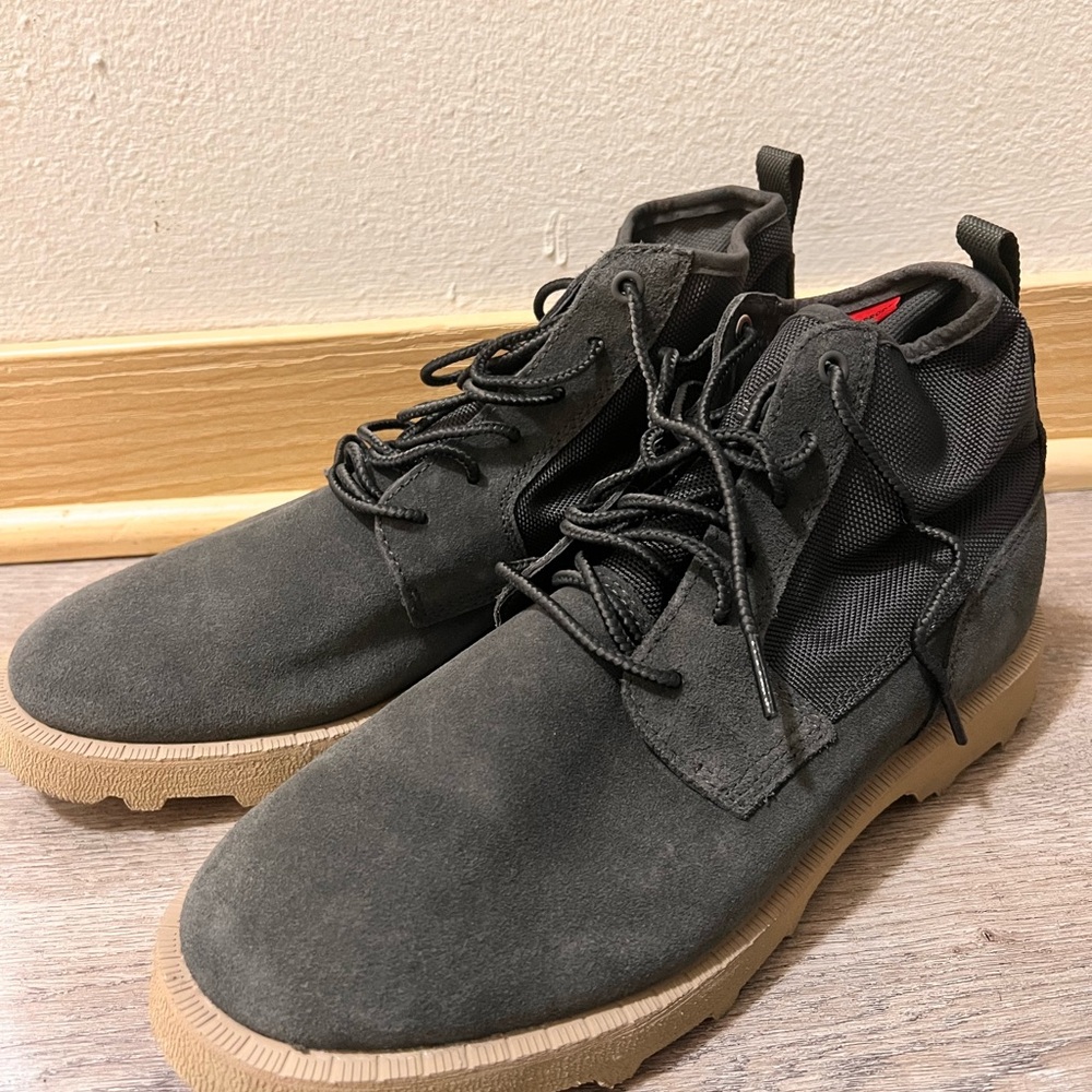 Sorel Waterproof Men’s shoes size 9 man never used.